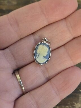 Avon Blue White Cameo Pendant Charm Vintage Oval